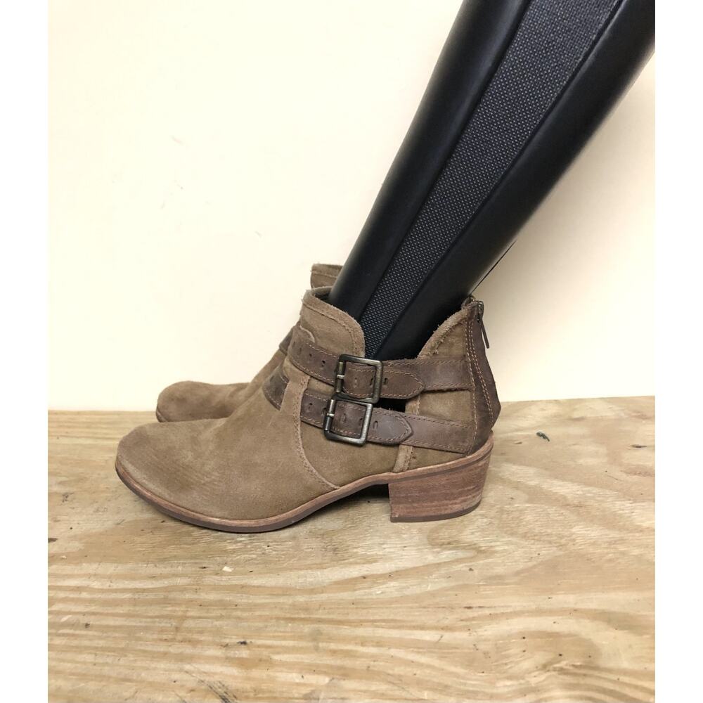 UGG Boots Womens 9 Brown Suede Patsy Shearling Lined Short Ankle Double Buckle